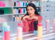 Kolaborasi dengan Frank Green, Bikin Maudy Ayunda Makin Nyaman Pakai Tumbler