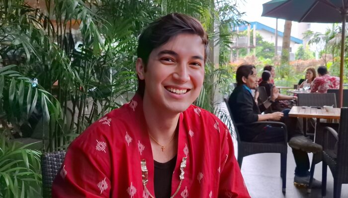 Junior Roberts Dalami Agama Islam untuk Film ‘Berebut Jenazah’
