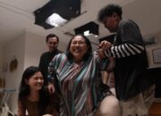 Film Pesugihan Sate Gagak Siap Hadirkan Komedi Mistis yang Absurd
