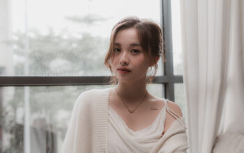 J.hana Debut Lewat “Bukan Kita”, Lagu Jujur tentang Cinta yang Tak Pernah Sepenuhnya Hadir